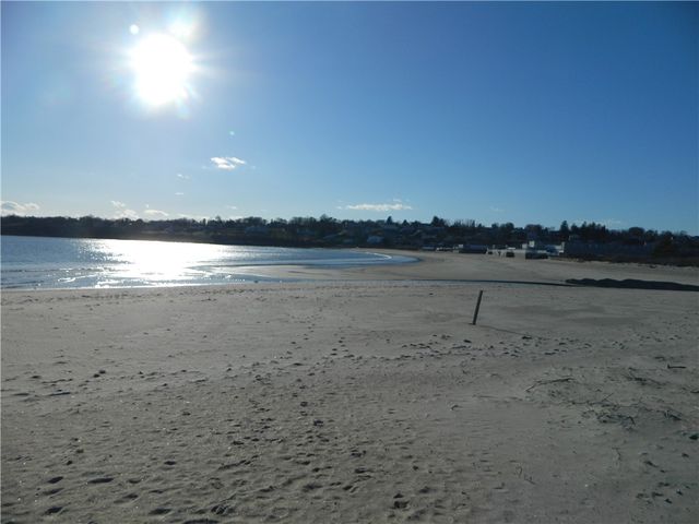 8 Anchorage Road, Narragansett, RI 02882