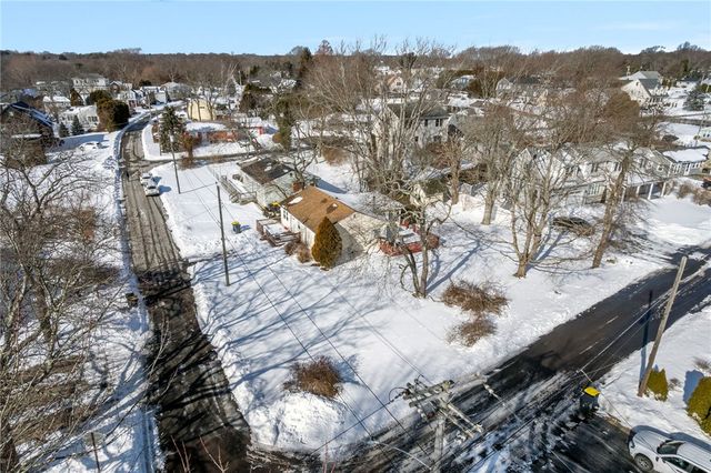 8 Anchorage Road, Narragansett, RI 02882