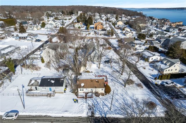 8 Anchorage Road, Narragansett, RI 02882