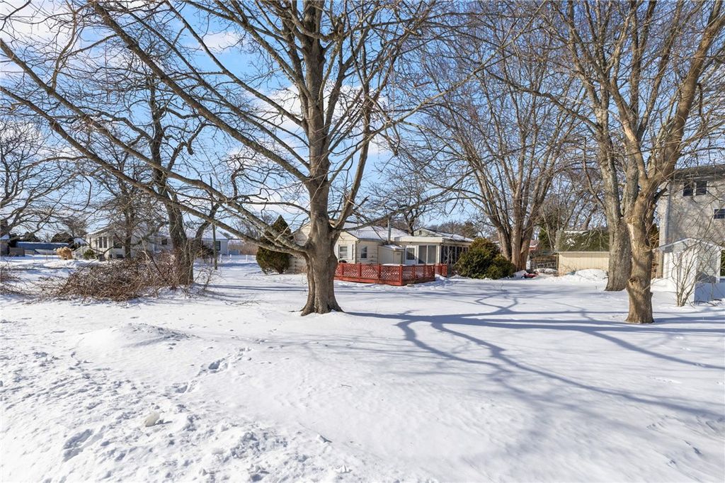 8 Anchorage Road, Narragansett, RI 02882