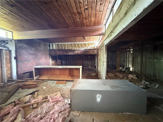 1270 English Road, Greece, NY 14616