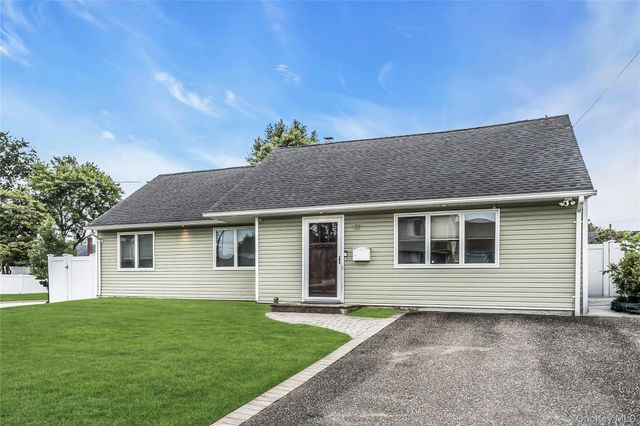 17 Blanche Street, Plainview, NY 11803