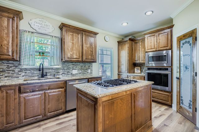 785 Schneider Road, Howe, TX 75459