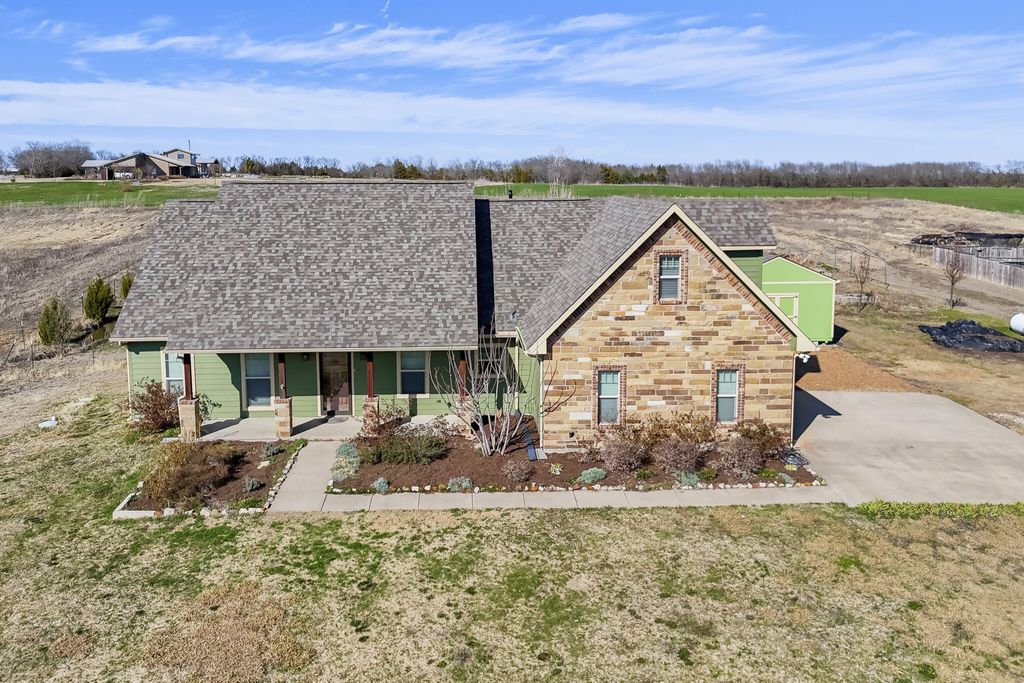 785 Schneider Road, Howe, TX 75459