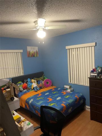 3011 NW 68th St 10F, Fort Lauderdale, FL 33309