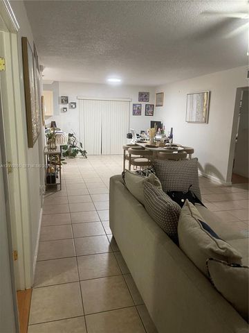 3011 NW 68th St 10F, Fort Lauderdale, FL 33309