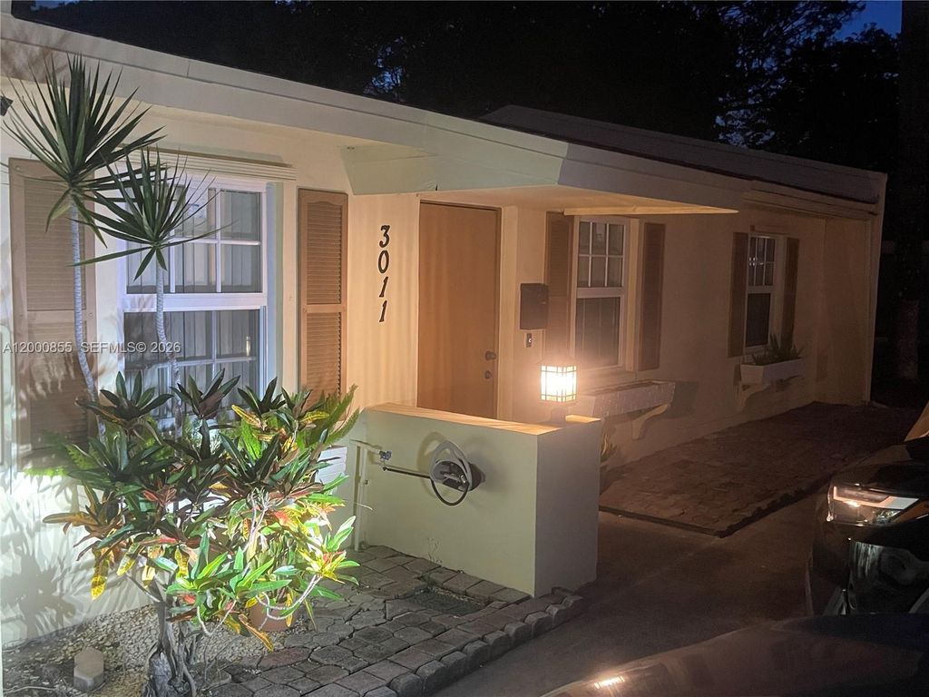 3011 NW 68th St 10F, Fort Lauderdale, FL 33309