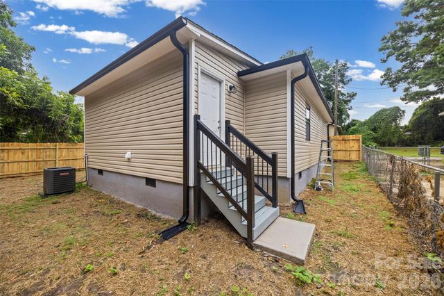 712 Henry Avenue, Gastonia, NC 28052