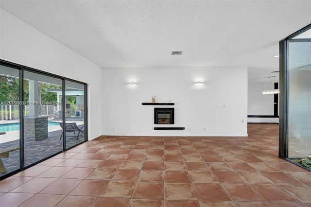 16610 Royal Poinciana ct, Weston, FL 33326
