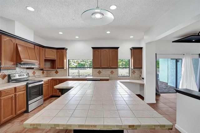 16610 Royal Poinciana ct, Weston, FL 33326