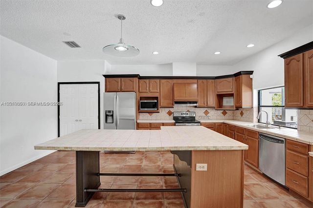 16610 Royal Poinciana ct, Weston, FL 33326