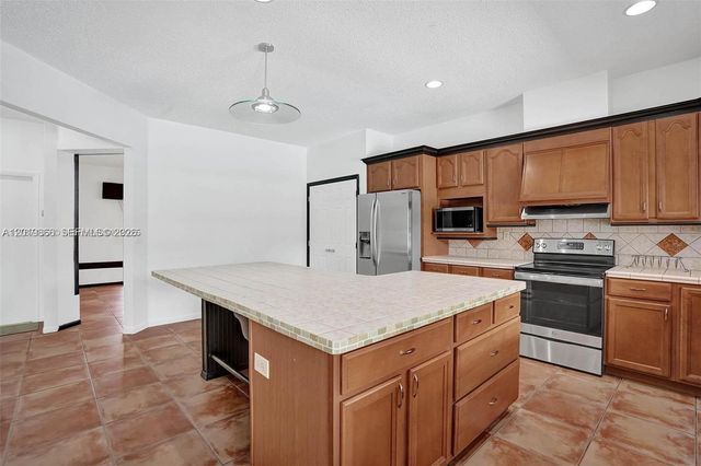 16610 Royal Poinciana ct, Weston, FL 33326