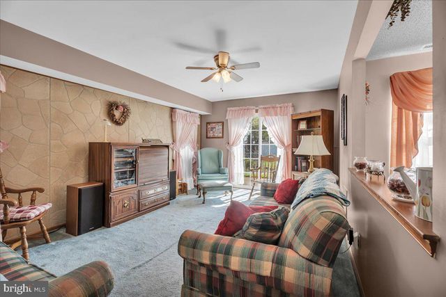 42 OLD ORCHARD DR, Sicklerville, NJ 08081