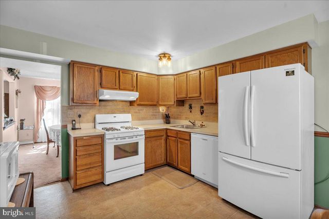 42 OLD ORCHARD DR, Sicklerville, NJ 08081