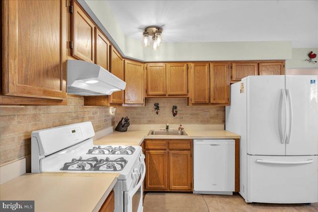 42 OLD ORCHARD DR, Sicklerville, NJ 08081