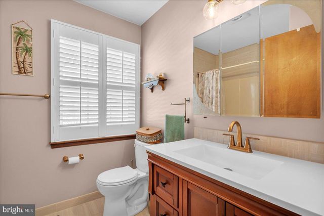 42 OLD ORCHARD DR, Sicklerville, NJ 08081