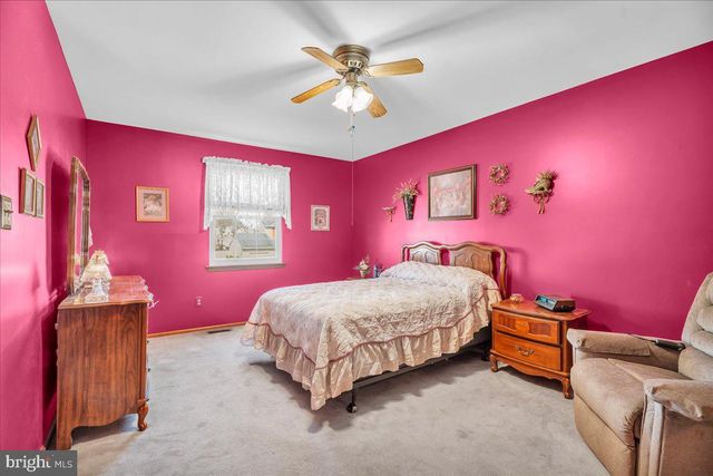 42 OLD ORCHARD DR, Sicklerville, NJ 08081