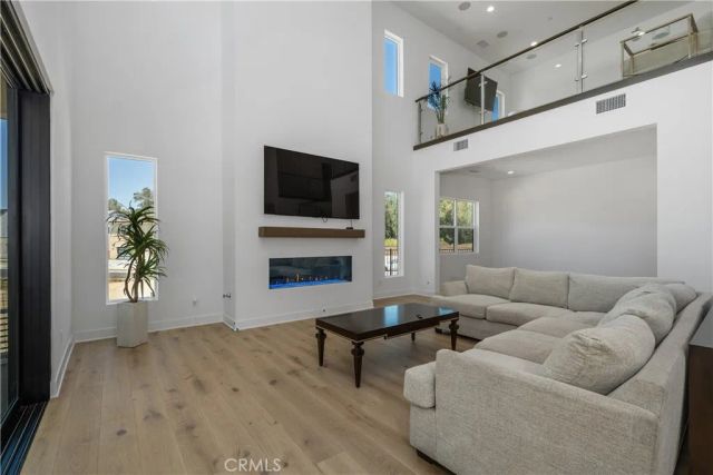 11091 Woodcrest Court, Chatsworth, CA 91311