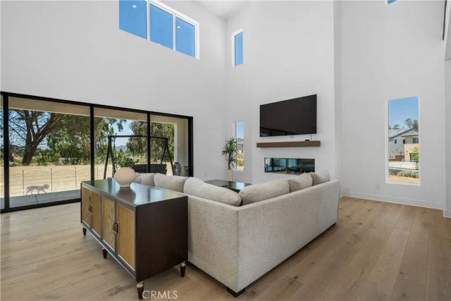 11091 Woodcrest Court, Chatsworth, CA 91311