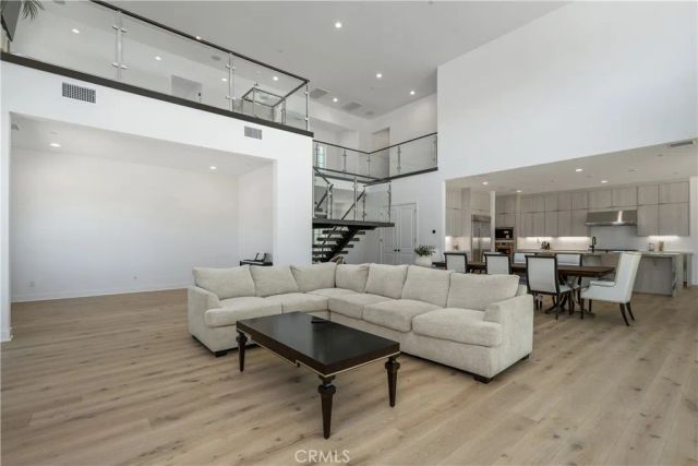 11091 Woodcrest Court, Chatsworth, CA 91311