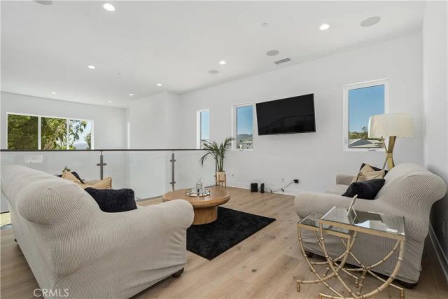 11091 Woodcrest Court, Chatsworth, CA 91311