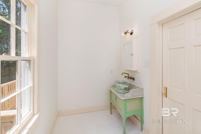 150 S Dearborn Street, Mobile, AL 36602