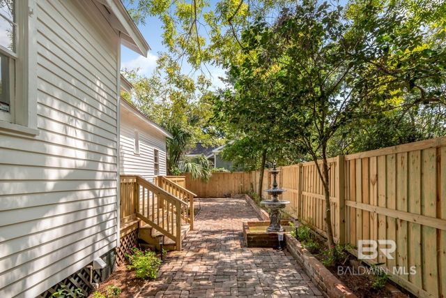 150 S Dearborn Street, Mobile, AL 36602