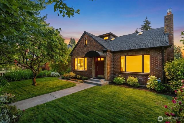 3033 45th Avenue SW, Seattle, WA 98116