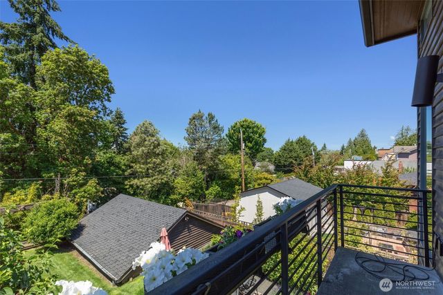 3033 45th Avenue SW, Seattle, WA 98116
