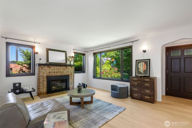 3033 45th Avenue SW, Seattle, WA 98116
