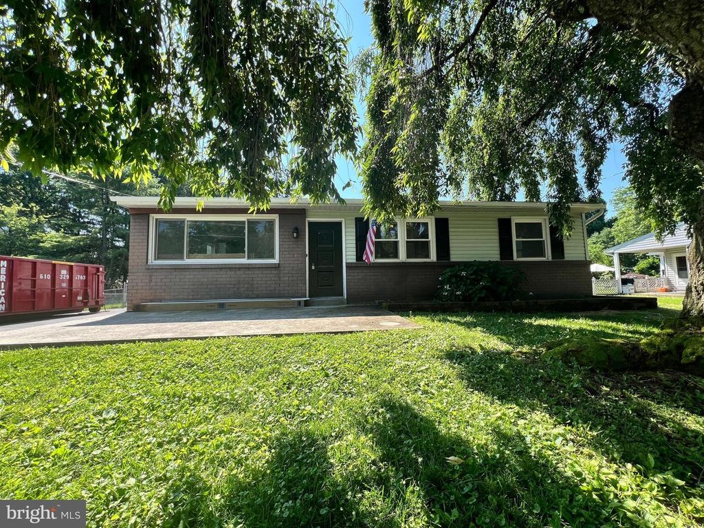 50 HOLLY DR, Trappe, PA 19426