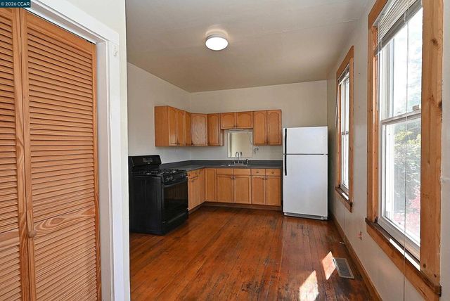 979 Grace Ave, Oakland, CA 94608