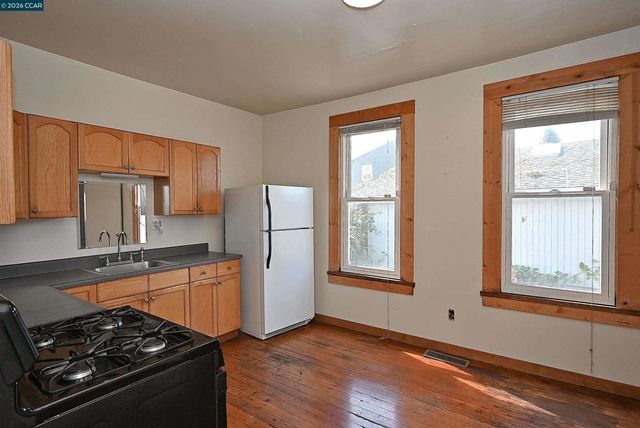 979 Grace Ave, Oakland, CA 94608