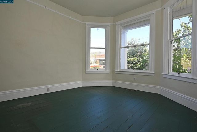 979 Grace Ave, Oakland, CA 94608