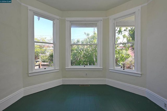 979 Grace Ave, Oakland, CA 94608