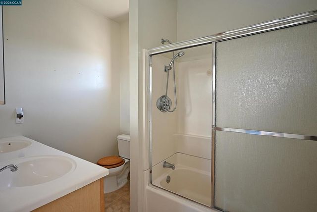979 Grace Ave, Oakland, CA 94608