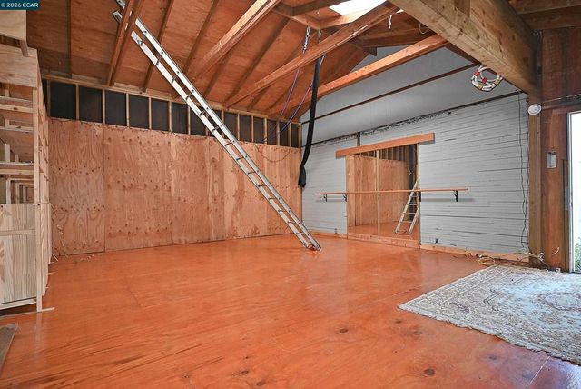 979 Grace Ave, Oakland, CA 94608