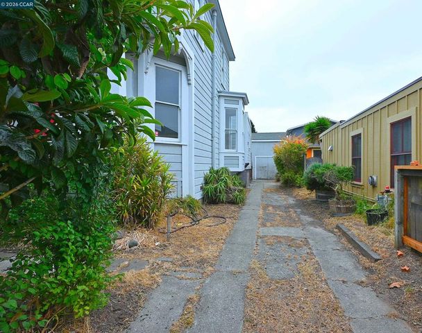 979 Grace Ave, Oakland, CA 94608