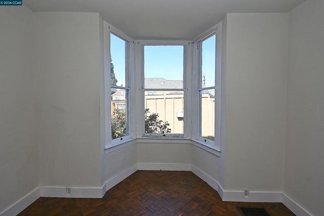 979 Grace Ave, Oakland, CA 94608
