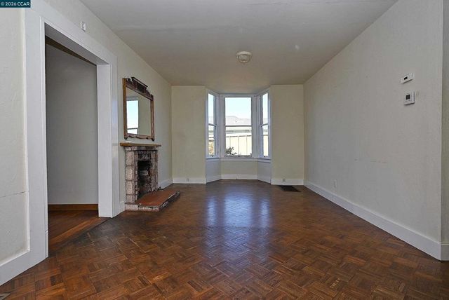 979 Grace Ave, Oakland, CA 94608