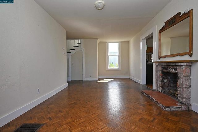 979 Grace Ave, Oakland, CA 94608
