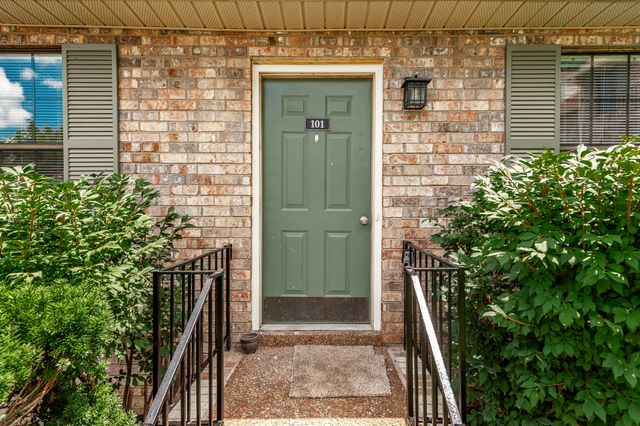 101 Deerpoint Ln, Hendersonville, TN 37075