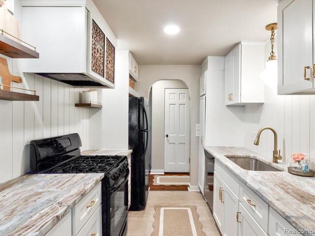 2846 Cooper Avenue, Port Huron, MI 48060