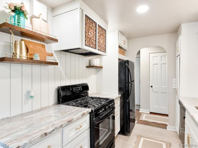 2846 Cooper Avenue, Port Huron, MI 48060