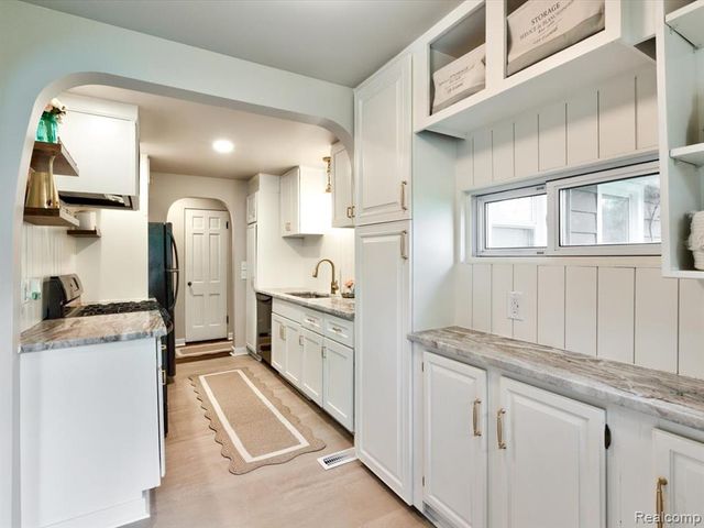 2846 Cooper Avenue, Port Huron, MI 48060