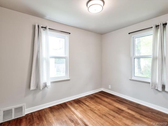 2846 Cooper Avenue, Port Huron, MI 48060