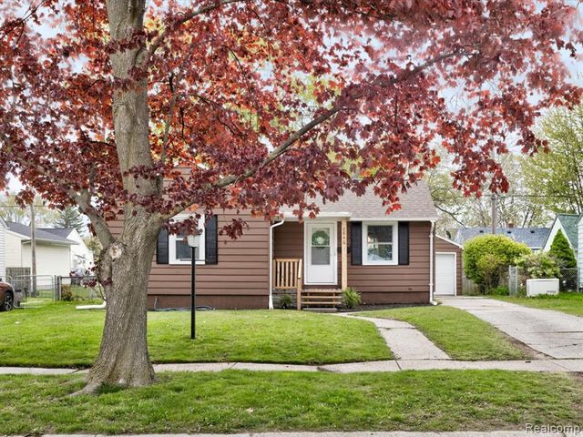 2846 Cooper Avenue, Port Huron, MI 48060