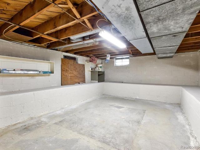 2846 Cooper Avenue, Port Huron, MI 48060