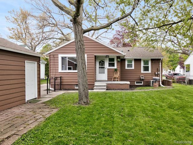 2846 Cooper Avenue, Port Huron, MI 48060