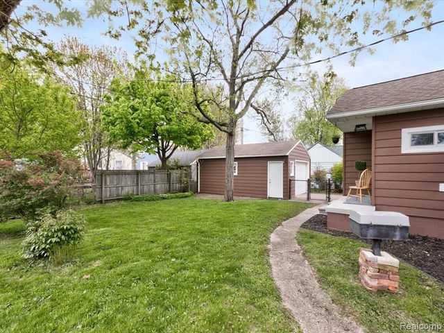 2846 Cooper Avenue, Port Huron, MI 48060